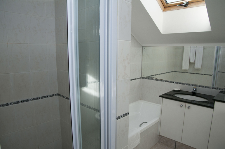 Bathroom, Villa 3, Eden
