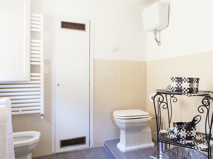 Bathroom 3, Terme Apartment, Florence
