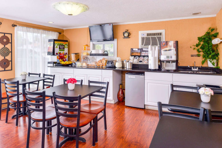 Food & Drinks 5, Rodeway Inn Orleans - Cape Cod, Barnstable