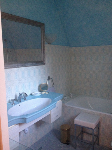 Bathroom 5, KerBlondel, Finistère