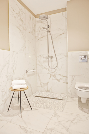 Bathroom 5, Hotel Angoulême Le Saint Gelais, Charente