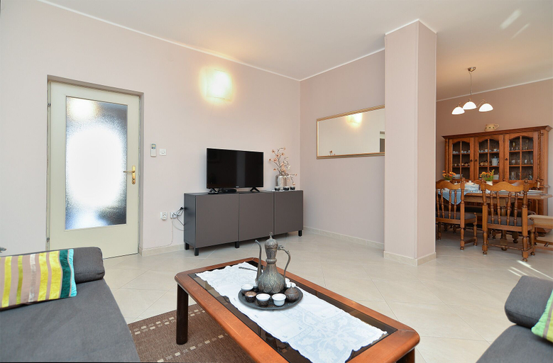 Others 4, Apartment 38, Fažana