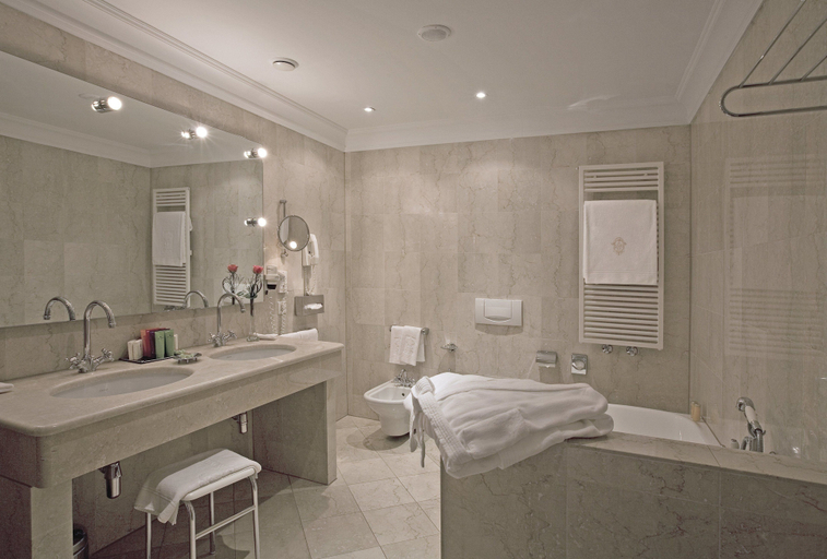 Bathroom 5, Splendide Royal, Lugano