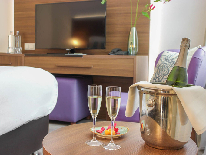 Others 4, A-Hotel Oosterhout, Oosterhout