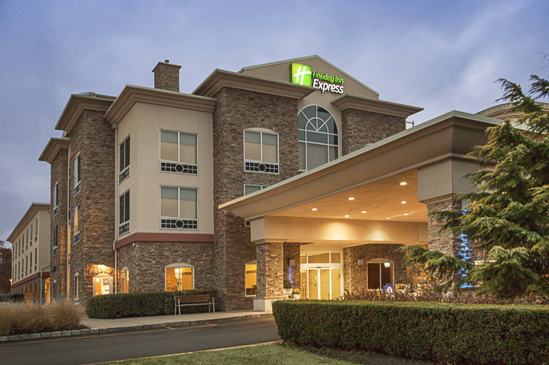 Exterior & Views 5, Holiday Inn Express & Suites LONG ISLAND-EAST END, Suffolk