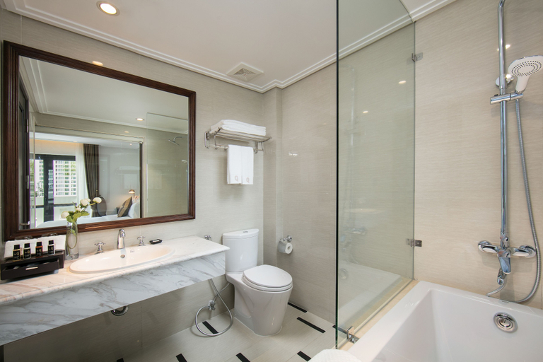 Bathroom 5, The Q Hotel Hanoi, Ba Đình