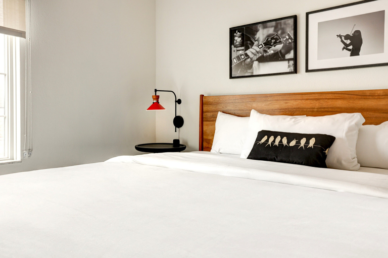 Bedroom 2, Elwood Hotel & Suites, Fayette