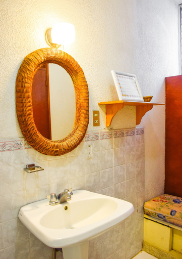 Bathroom 5, Eco Hotel Mariscal, San Salvador