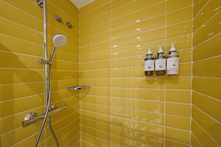 Bathroom 4, Numa Barcelona Roca, Barcelona
