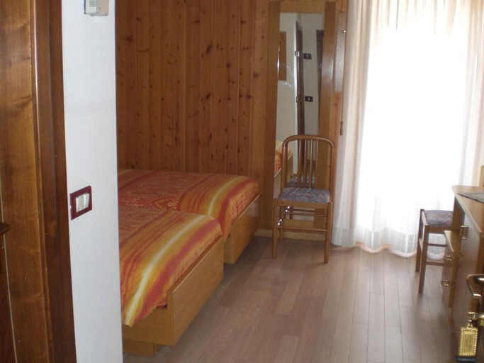 Bedroom 2, Hotel Edelweiss, Trento