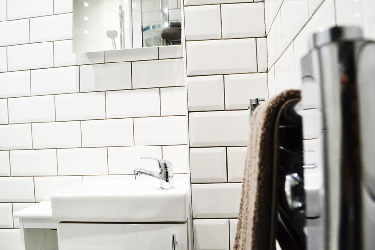 Bathroom, MediaHub Apartment 2, Coventry