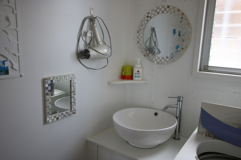 Bathroom 3, Guesthouse Basho, Higashi