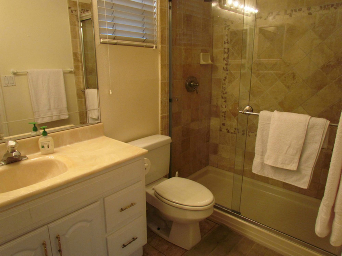 Bathroom 3, 3 Bedroom Duplex with Ocean View, Orange