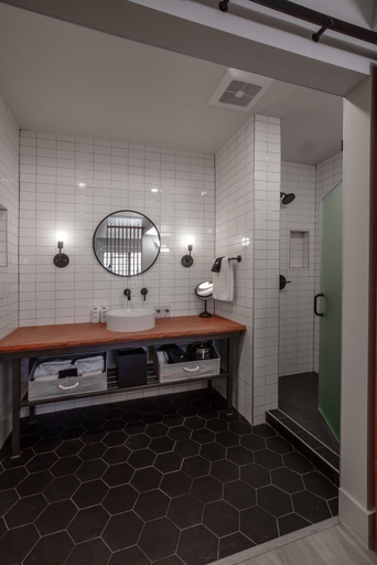 Bathroom 4, Best Friends Roadhouse and Mercantile, Kane