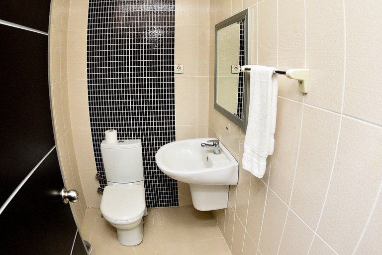 Bathroom 5, Gondol Hotel, Merkez