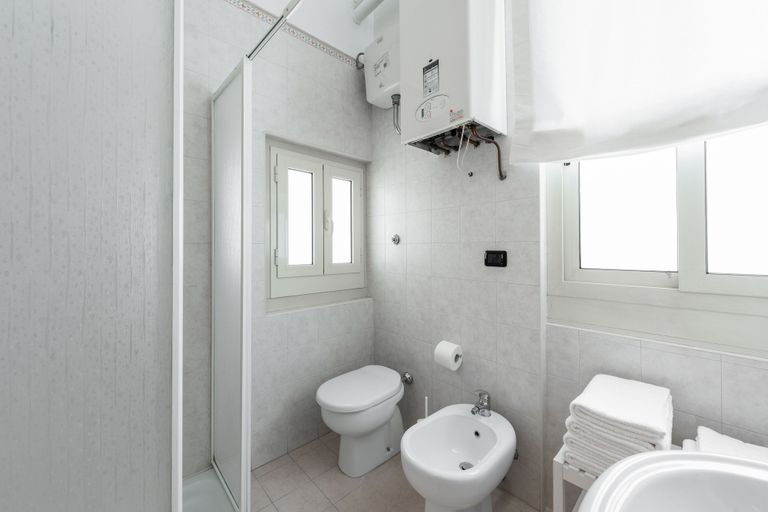 Bathroom 2, Ancient Maison M8 Bari, Bari