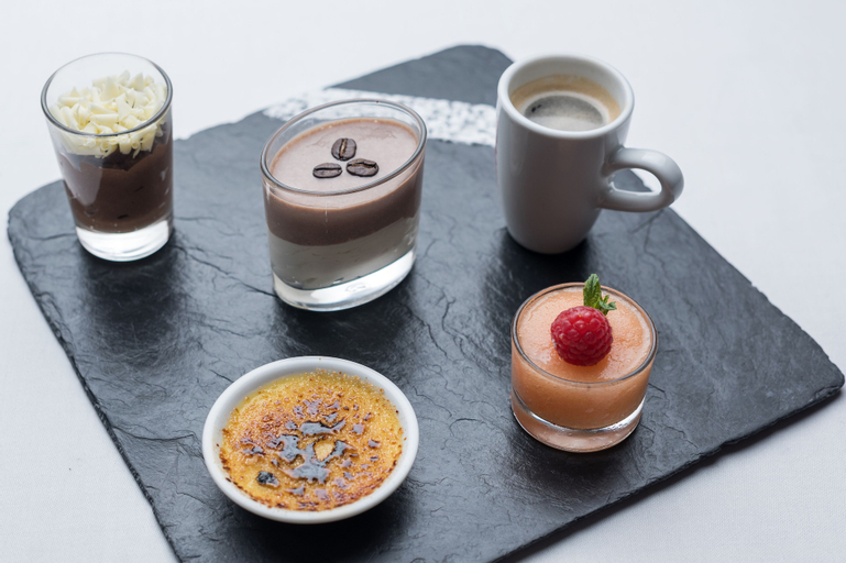 Food & Drinks 12