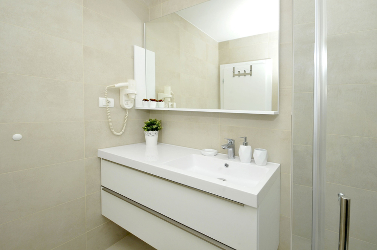 Bathroom 4, Villa Fani - Apartments and Rooms, Trogir