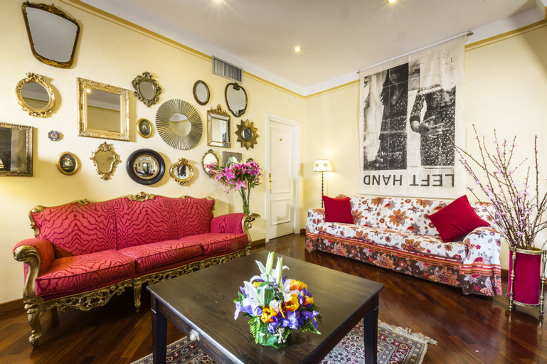 Casa de' Fiori Biscione, Rome