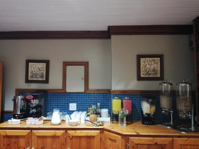 Food & Drinks 5, Oakwood Lodge, Mangaung