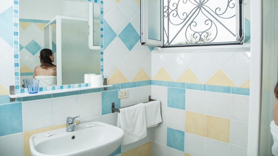 Bathroom 5, B&B Luna di Miele, Napoli