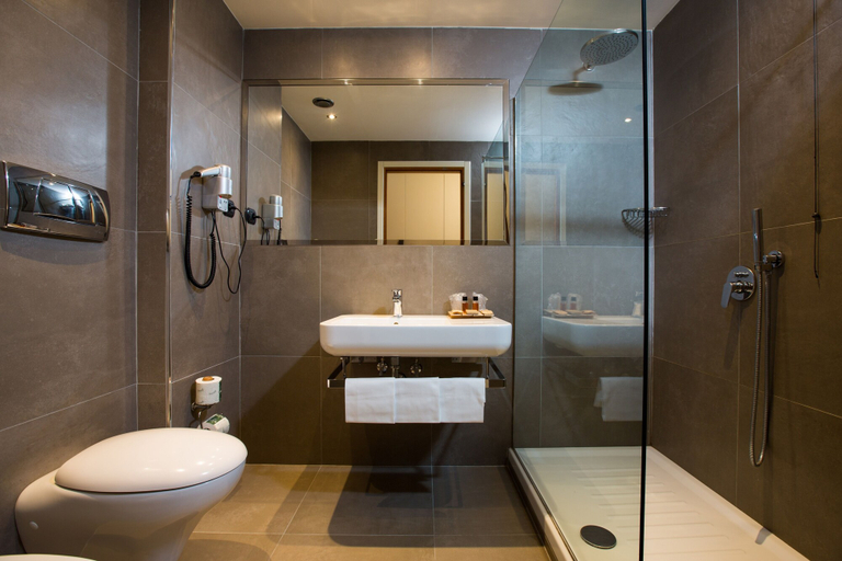 Bathroom 4, Hotel Toscana Ambassador, Siena