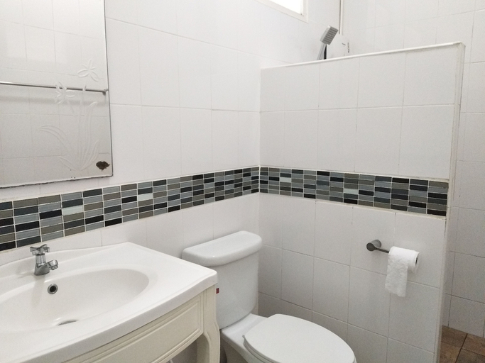 Bathroom 3, Chanthaburi Garden Hotel, Tha Mai