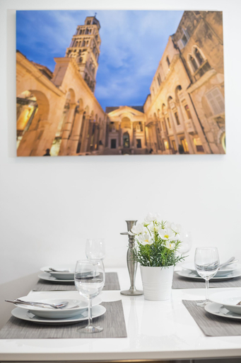Food & Drinks, Holiday Home Aspalathos, Split