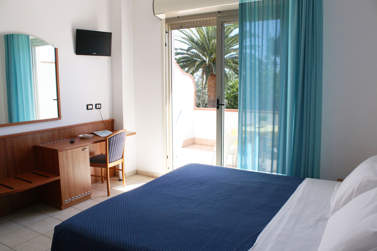 Bedroom 3, Hotel San Remo, Teramo