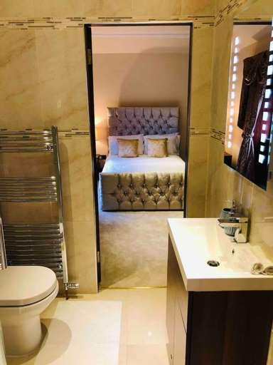 Bathroom 3, Beautiful 4-bed Villa in Glasgow, Glasgow