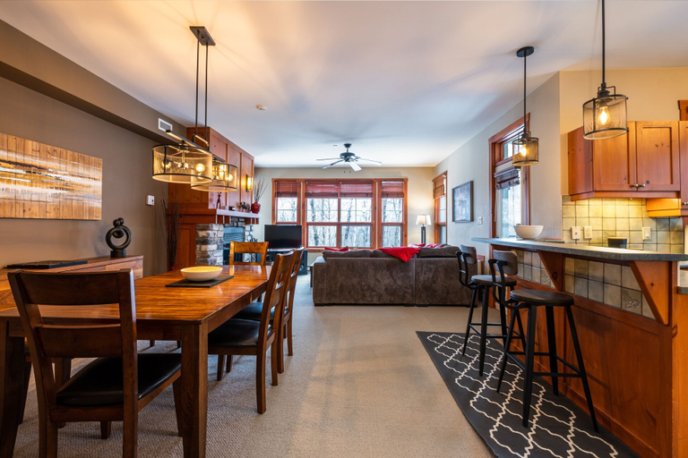 Food & Drinks 4, Tremblant-Les-Eaux – RVMT, Les Laurentides