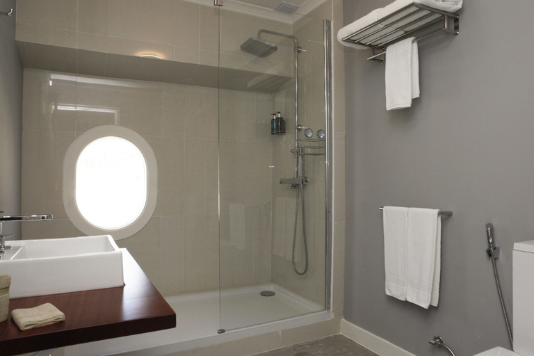 Bathroom 4, Hotel Casa Palmela, Setúbal