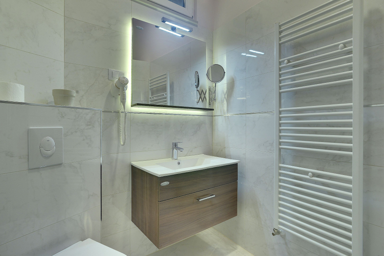 Bathroom 4, D&A Center Apartments, Pula