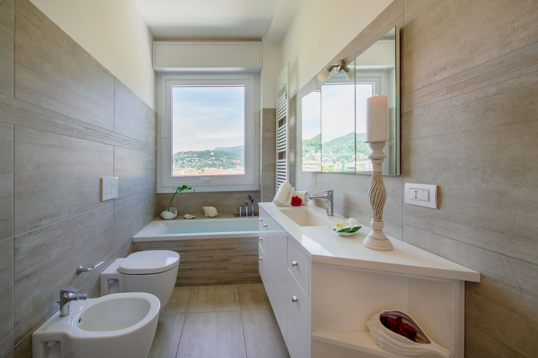 Bathroom 5, Victoria Apartment, Como