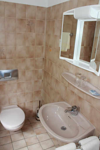 Bathroom 5, Hotel-Restaurant Neu Holland, Kassel