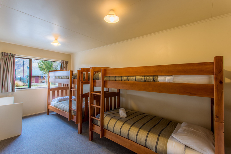 Bedroom 4, Queenstown TOP 10 Holiday Park, Queenstown-Lakes