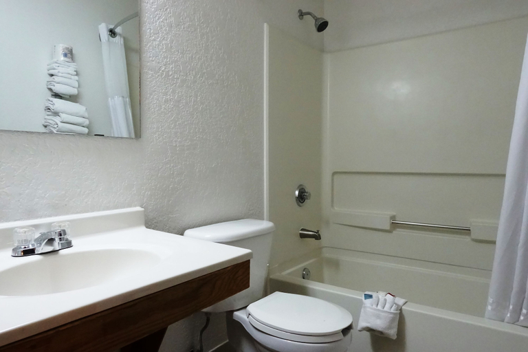 Bathroom 4, Super 8 by Wyndham Regina, Division No. 6