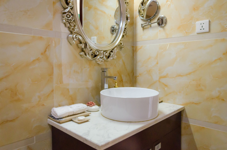 Bathroom 3, Nanjing Hotel, Kampala