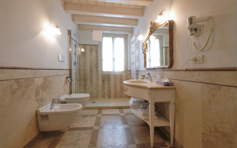 Bathroom 5, Garda Hotel San Vigilio Golf, Brescia