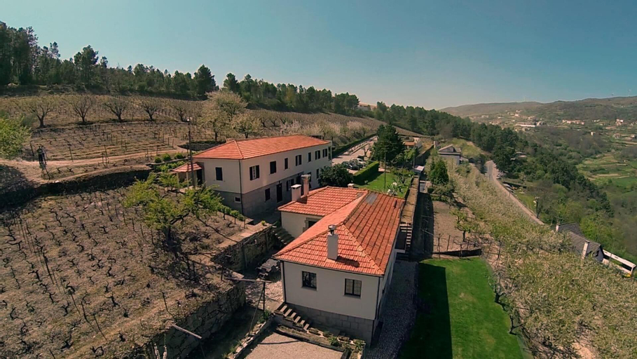 Exterior & Views 27