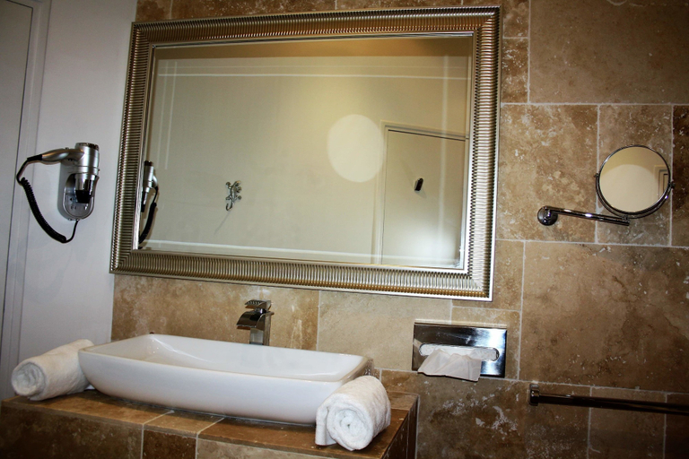 Bathroom 5, Le Clos Du soleil, Bouches-du-Rhône