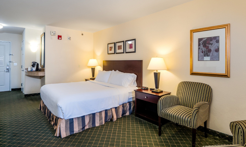 Bedroom 2, Holiday Inn Conference Ctr Marshfield by IHG, Wood