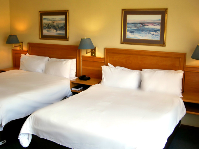 Bedroom 4, Safari Hotel & Convention Centre, Bojanala