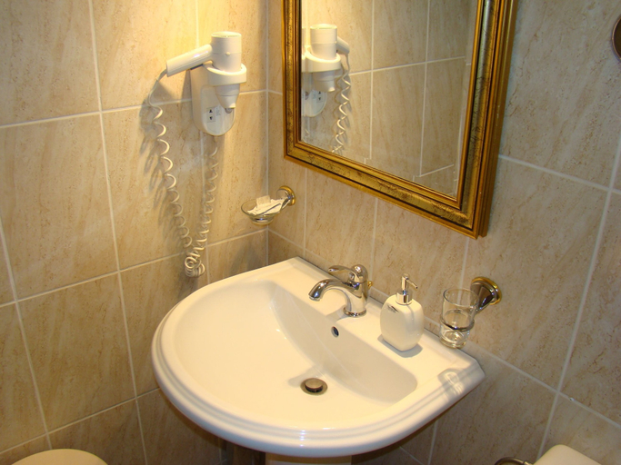 Bathroom 4, Hotel Vila Ariston, Osijek