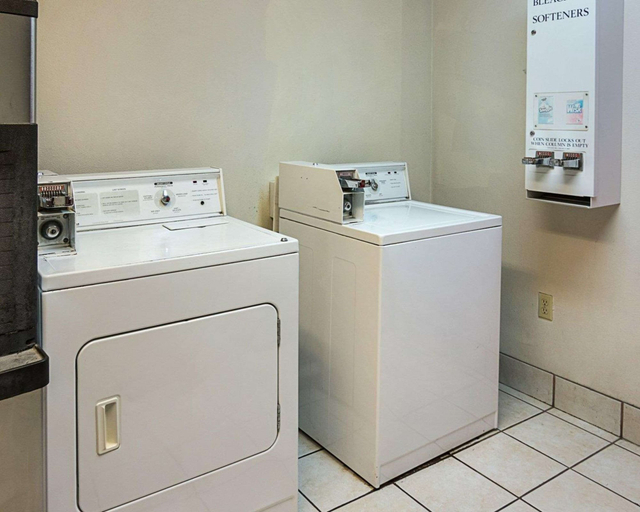 Bathroom, Econo Lodge Inn & Suites Natchitoches, Natchitoches