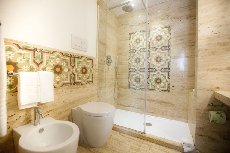 Bathroom 4, Aegusa, Trapani
