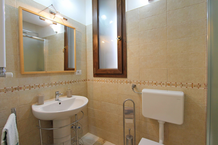 Bathroom 4, Villa Luce, Lecce