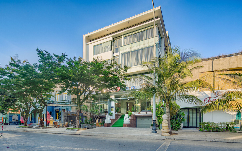 Exterior & Views