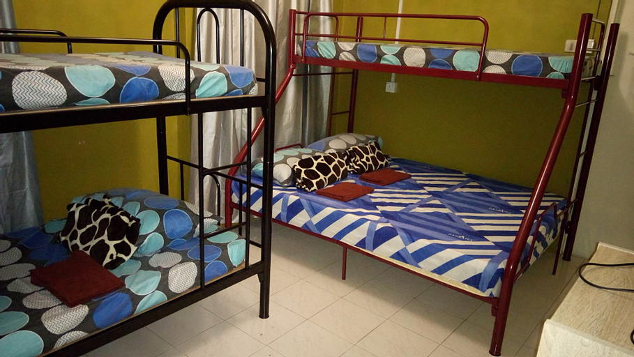 Bedroom 4, Kemaman Lodge & Cafe - Hostel, Kemaman