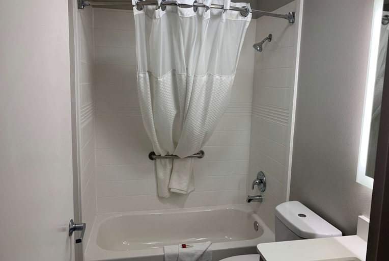 Bathroom 5, Microtel Inn by Wyndham Charlotte Airport, Mecklenburg